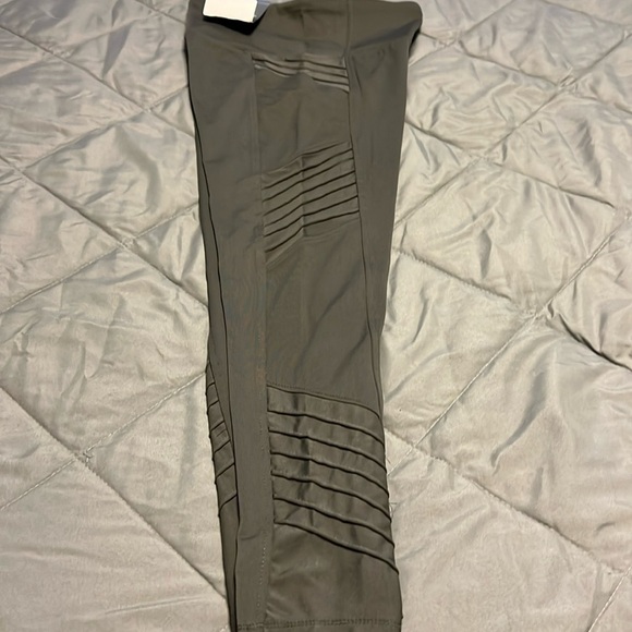 Everyday Moto ankle, High Rise leggings, army green, Size Small, NWT - Picture 5 of 9